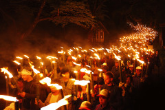 大山夏山開き祭　たいまつ行列