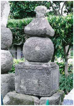 野田の暦応二年宝篋印塔